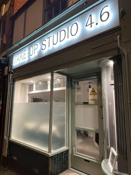 Hair and Makeup Studio 4.6