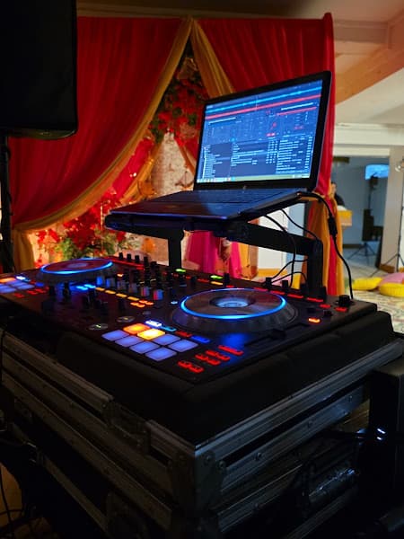 Asian DJ Manchester | Dhol Players | Dhol player Manchester