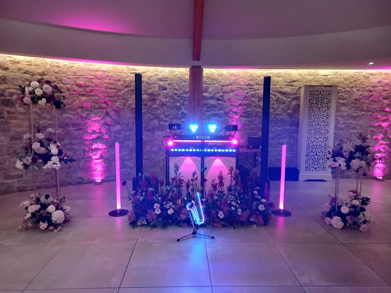 DJ Alan Matthews / Cardiff Wedding Disco £325.00.