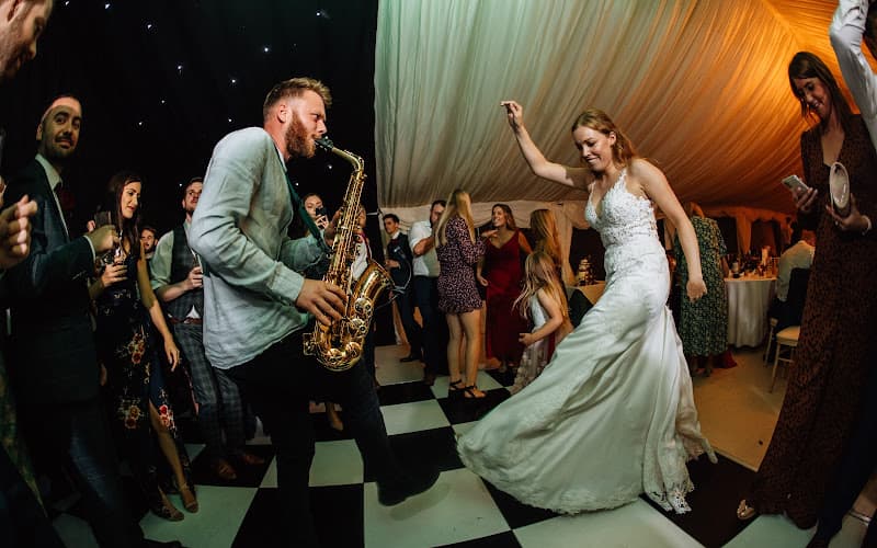 DJ Hire Leeds & Yorkshire - Start To Finish Music